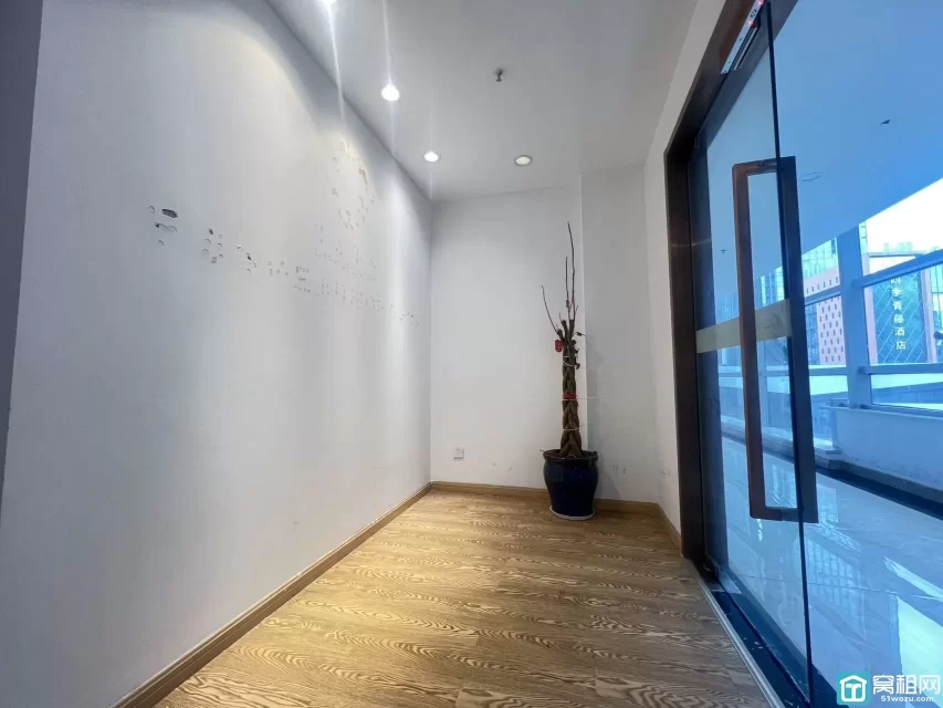 宁波水街美豪大厦70平朝北大通间，一个储藏室单价1.2