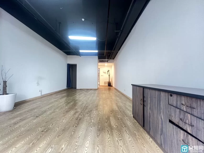 宁波水街美豪大厦70平朝北大通间，一个储藏室单价1.2