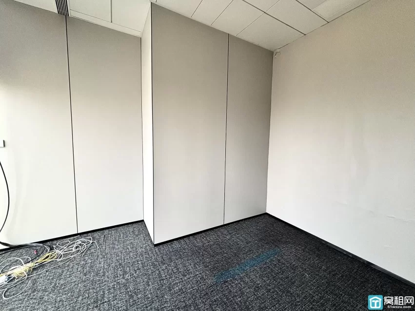 宁波塔建筑面积：204.19平出租精装修三个隔间，带家具