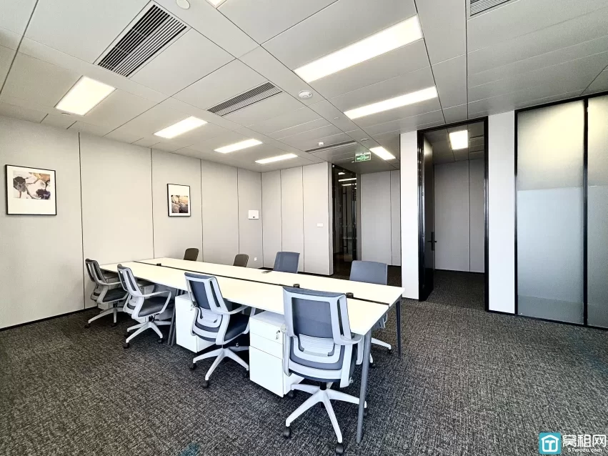 宁波塔建筑面积：204.19平出租精装修三个隔间，带家具