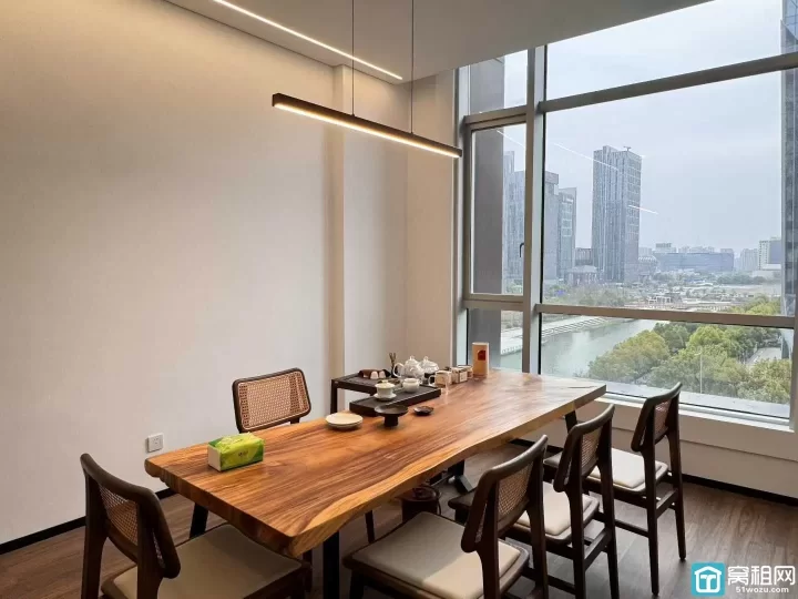 宁波东部新城环合中心340平全新装修 带家具 拎包办公