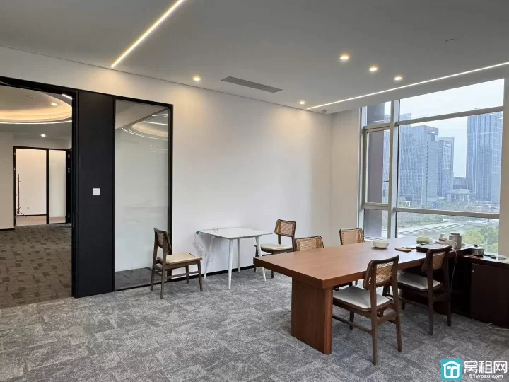 宁波东部新城环合中心340平全新装修 带家具 拎包办公