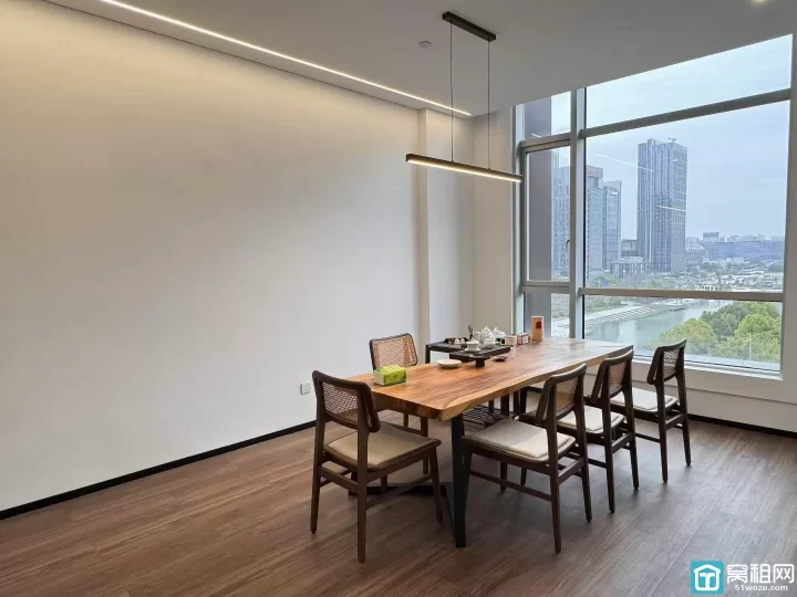 宁波东部新城环合中心340平全新装修 带家具 拎包办公