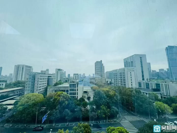 宁波城南A座208平 价格8500元全新装修  3隔间