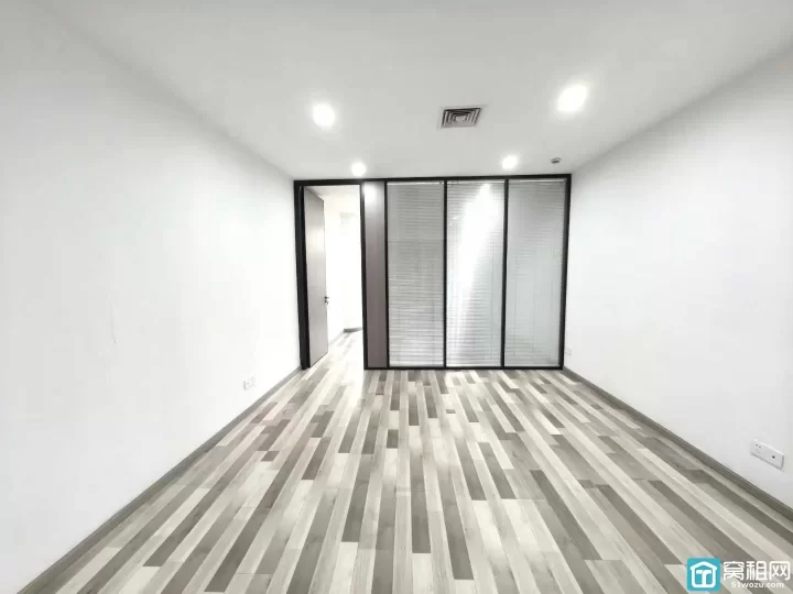 宁波南洋大厦75㎡精装办公室出租朝东，采光充足