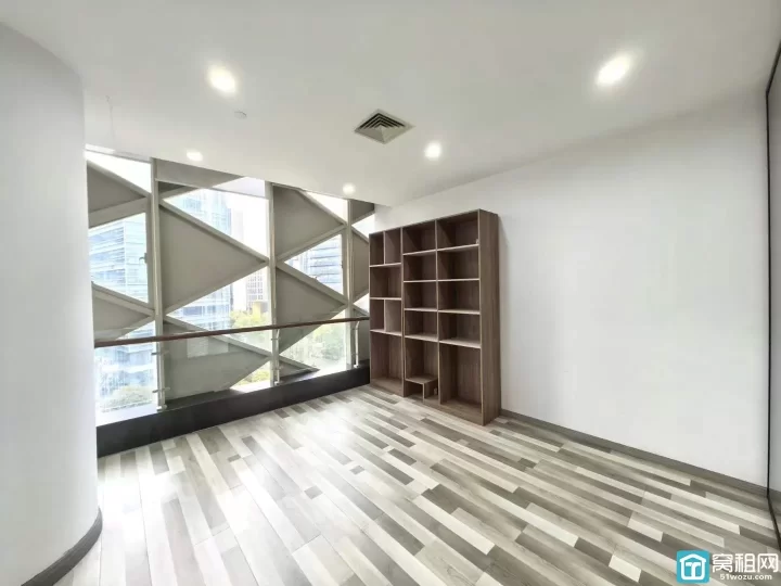 宁波南洋大厦75㎡精装办公室出租朝东，采光充足