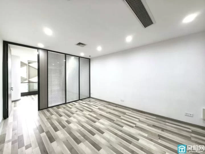 宁波南洋大厦75㎡精装办公室出租朝东，采光充足