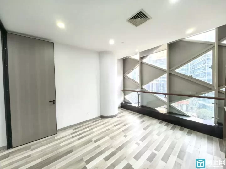 宁波南洋大厦75㎡精装办公室出租朝东，采光充足