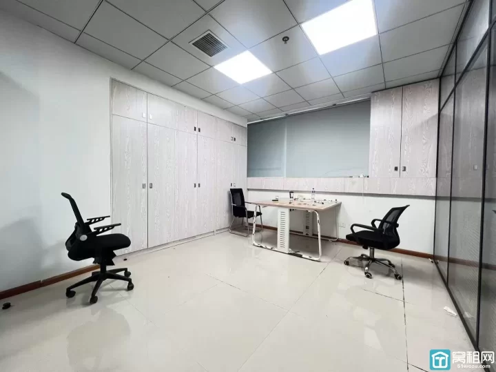 宁波水街商务楼，面积135平，4个隔间带部分家具单价1.2