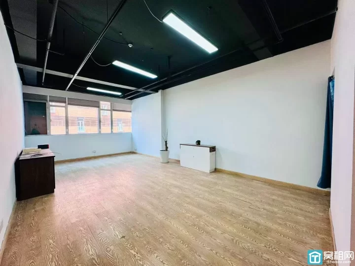 宁波南部商务区水街大厦大通间面积70平，单价只要1.2元