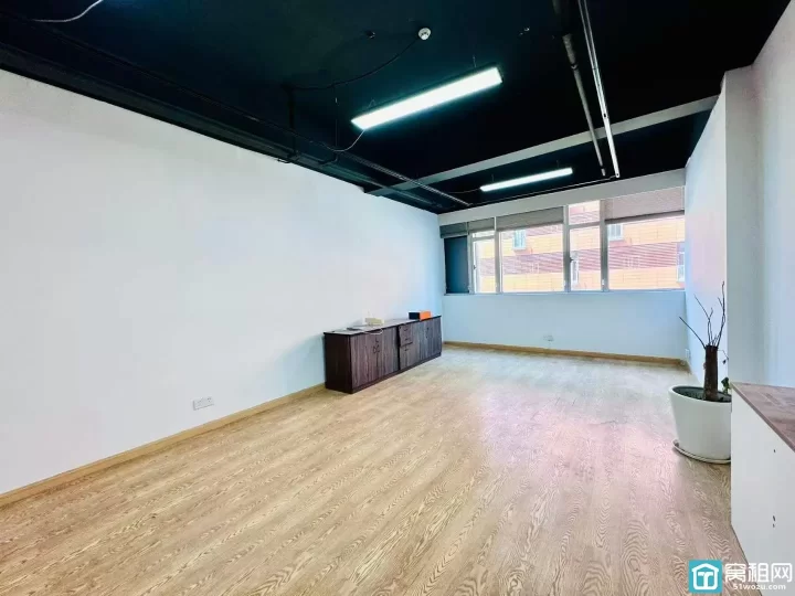 宁波南部商务区水街大厦大通间面积70平，单价只要1.2元