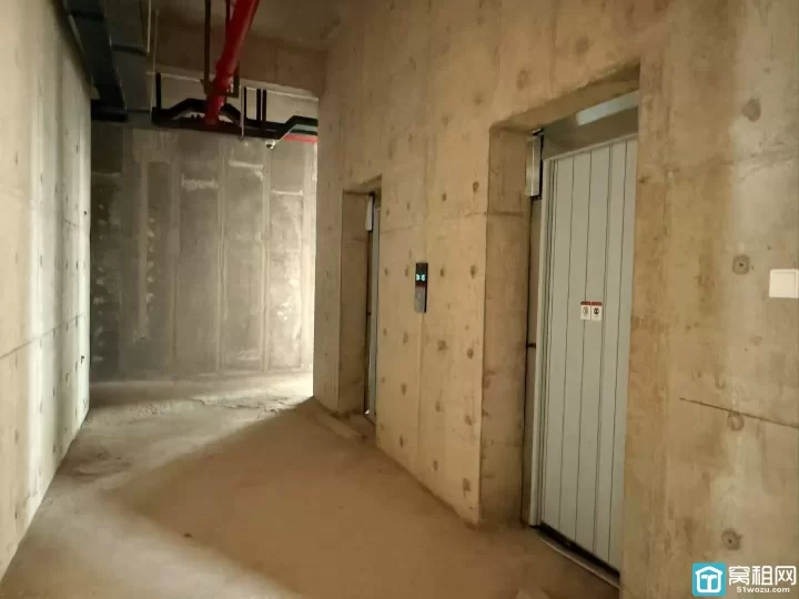 东部新城 恒创上品 1000平米办公室火热招商全景落地窗定制装修