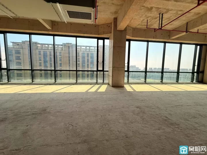 东部新城 恒创上品 1000平米办公室火热招商全景落地窗定制装修