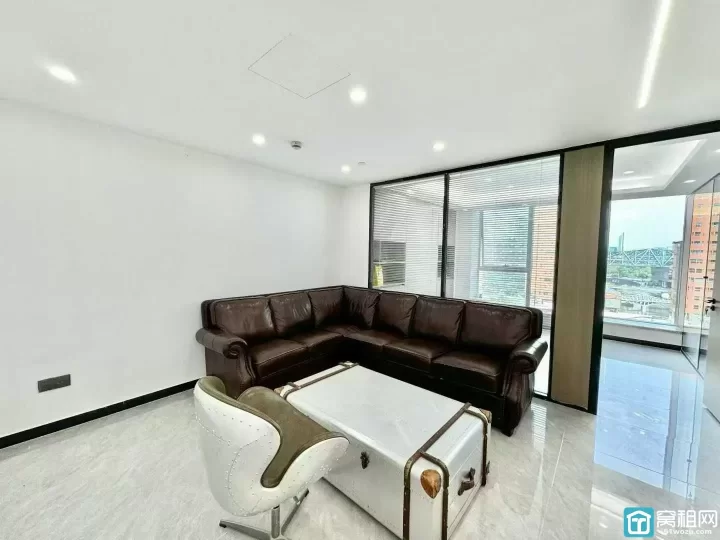 宁波南苑云荟酒店 135平，南部商务区，电梯口位置，精装修3隔间