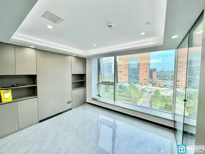 宁波南苑云荟酒店 135平，南部商务区，电梯口位置，精装修3隔间