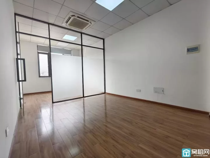 宁波潘火下应核心写字楼和悦科技大厦｜特价办公室2000全包43.6㎡朝南小户型，采光通透