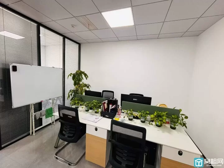 海曙龙湖天街对面面积75平方 精装 全面交付 写字楼4100元/月出租