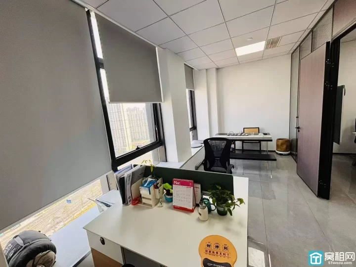 海曙龙湖天街对面面积75平方 精装 全面交付 写字楼4100元/月出租