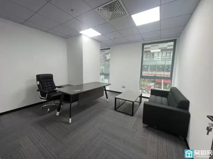 南部商务区 杉杉大厦 稀缺小户型 60平方 精装 一个隔间 带全套家具 2400元每月