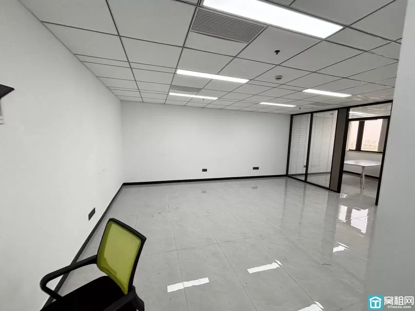 宁波海曙区平安大厦125平米电梯口精装修办公室出租