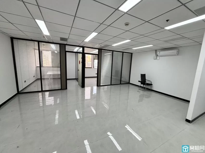 宁波海曙区平安大厦125平米电梯口精装修办公室出租