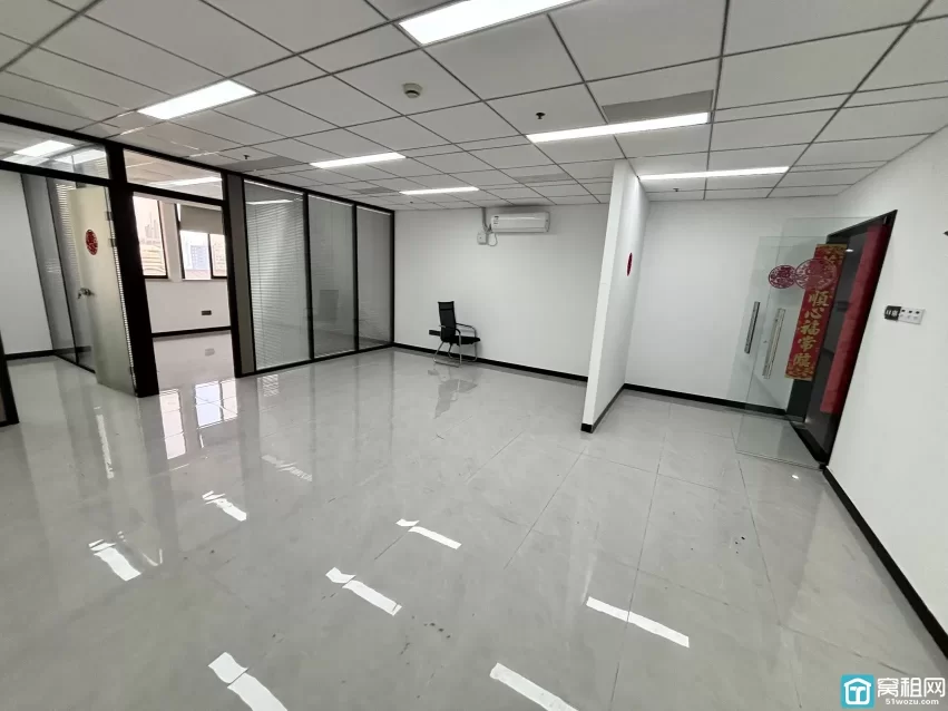 宁波海曙区平安大厦125平米电梯口精装修办公室出租