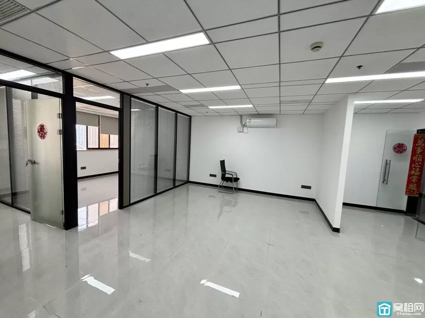 宁波海曙区平安大厦125平米电梯口精装修办公室出租