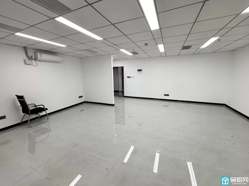 宁波海曙区平安大厦125平米电梯口精装修办公室出租