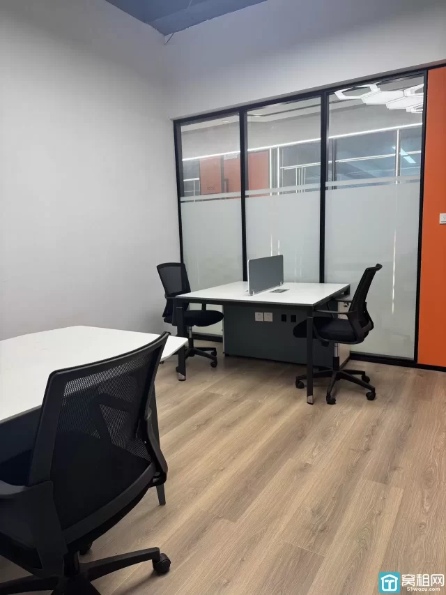 东部新城科技众创空间小面积33平米，暗间。3000元／月