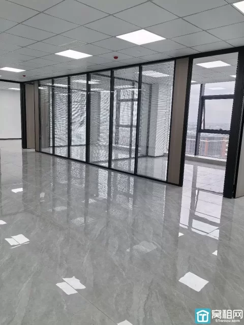 宁波博日大厦280平  朝南  1个形象墙  4个隔间 可配全套家具出租