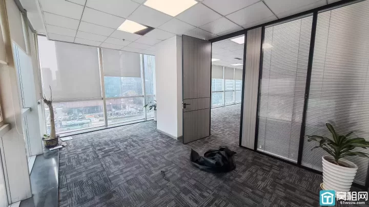 宁波广博丽景中心出租215平，东北双面采光，2隔间，10400元每月