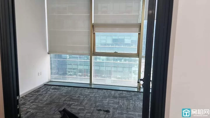 宁波广博丽景中心出租215平，东北双面采光，2隔间，10400元每月