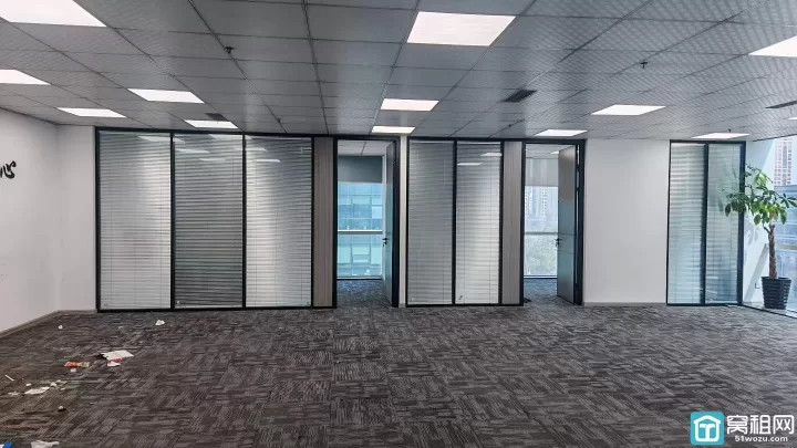 宁波广博丽景中心出租215平，东北双面采光，2隔间，10400元每月