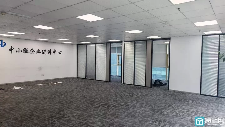 宁波广博丽景中心出租215平，东北双面采光，2隔间，10400元每月