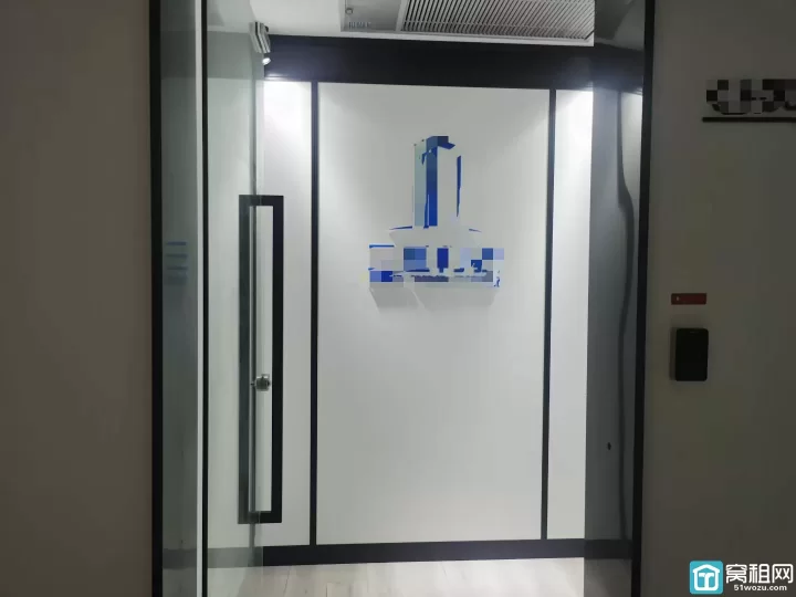 宁波镇海翰轩大厦67平方，朝南，大通间，有形象墙，租金1.1元