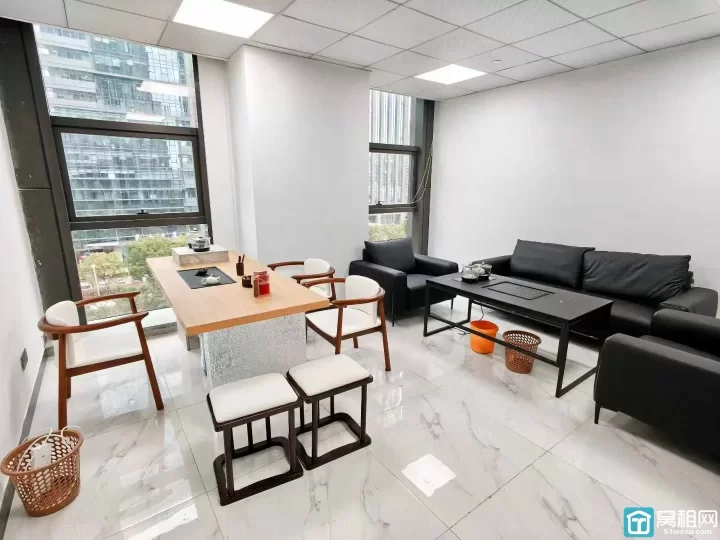 房东直租，泰康大厦，215平，精装3隔间，带全套家具