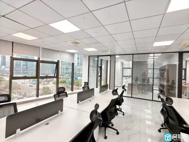 房东直租，泰康大厦，215平，精装3隔间，带全套家具