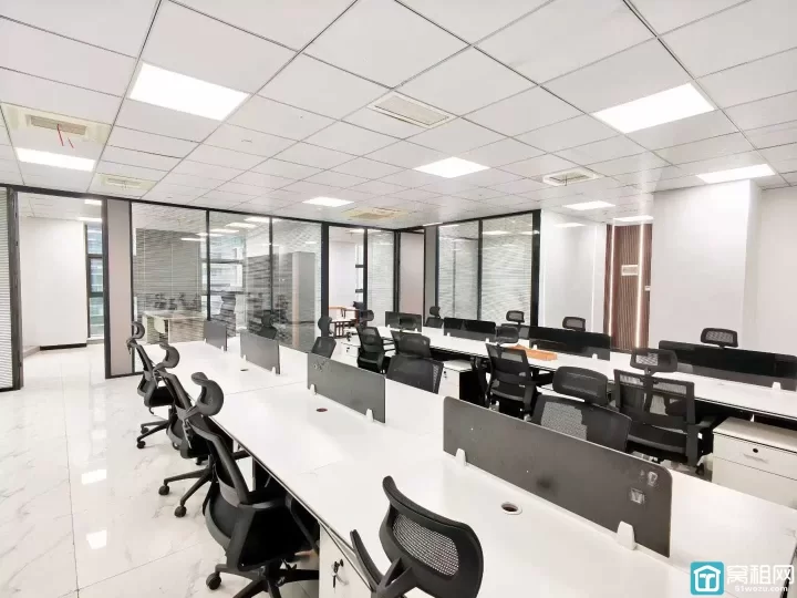 房东直租，泰康大厦，215平，精装3隔间，带全套家具