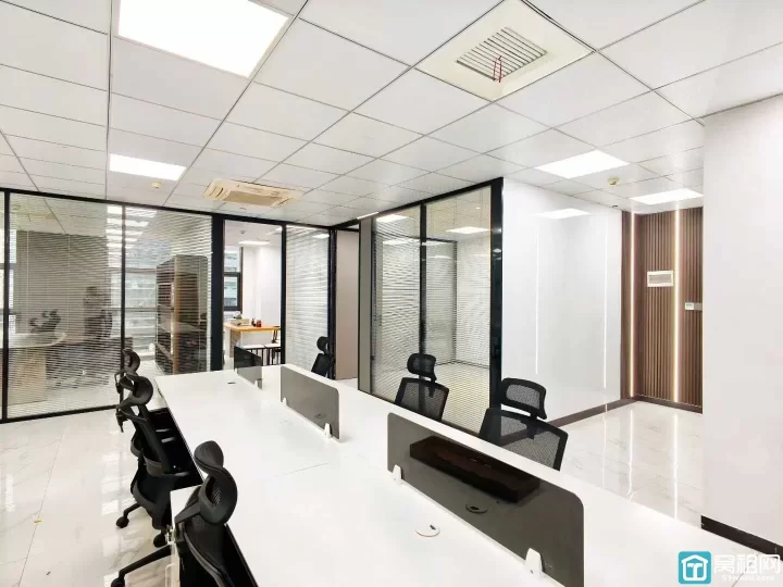 房东直租，泰康大厦，215平，精装3隔间，带全套家具