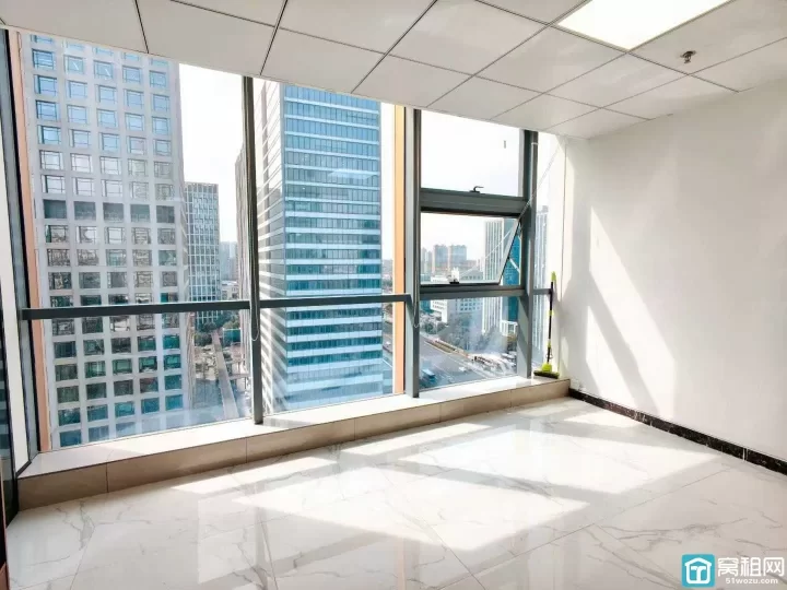 房东直租，国骅大厦262平东南北三面，采光无敌