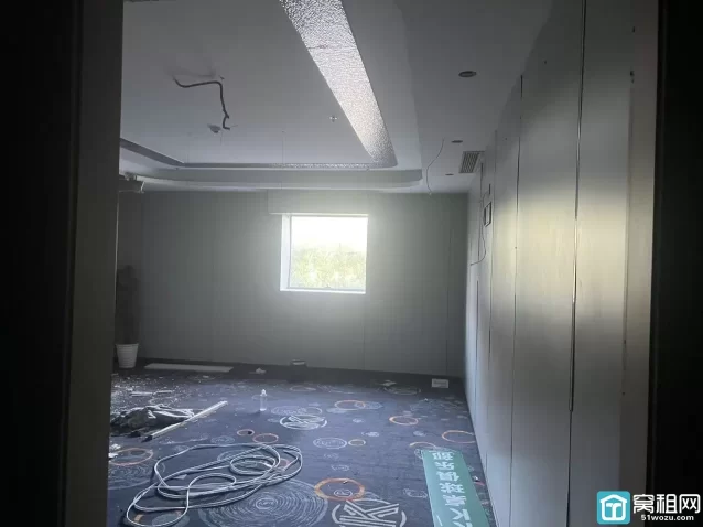 老江东 泰富广场 建面1400平 ，单价1.3元 包物业费 招台球，教育培训，足浴，各类展厅