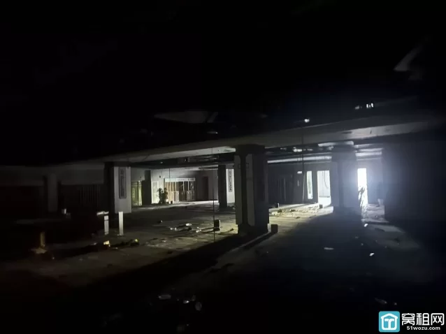 老江东 泰富广场 建面1400平 ，单价1.3元 包物业费 招台球，教育培训，足浴，各类展厅