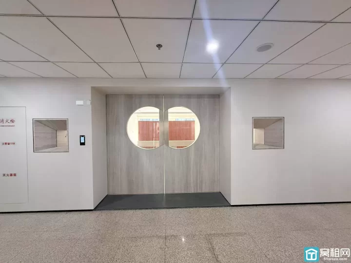 宁波和荣大厦386方，单价1.58，电梯口，朝南。