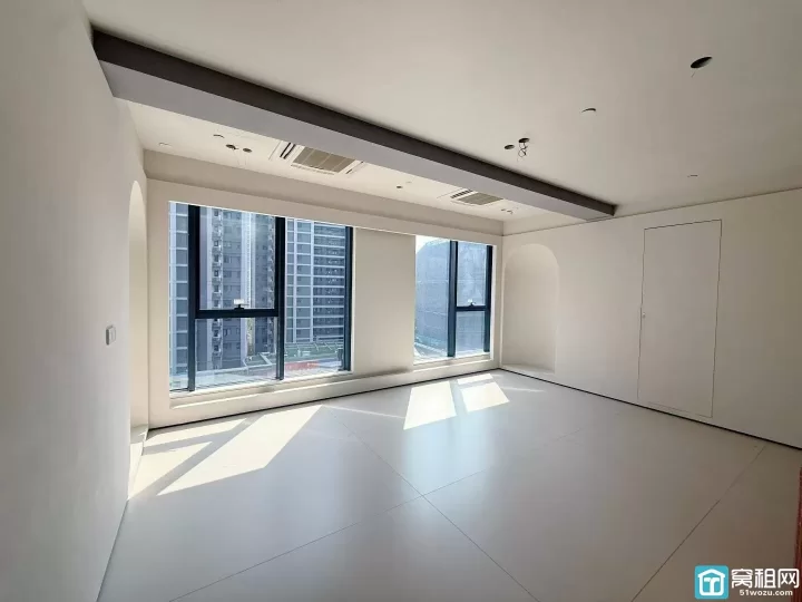 宁波和荣大厦386方，单价1.58，电梯口，朝南。