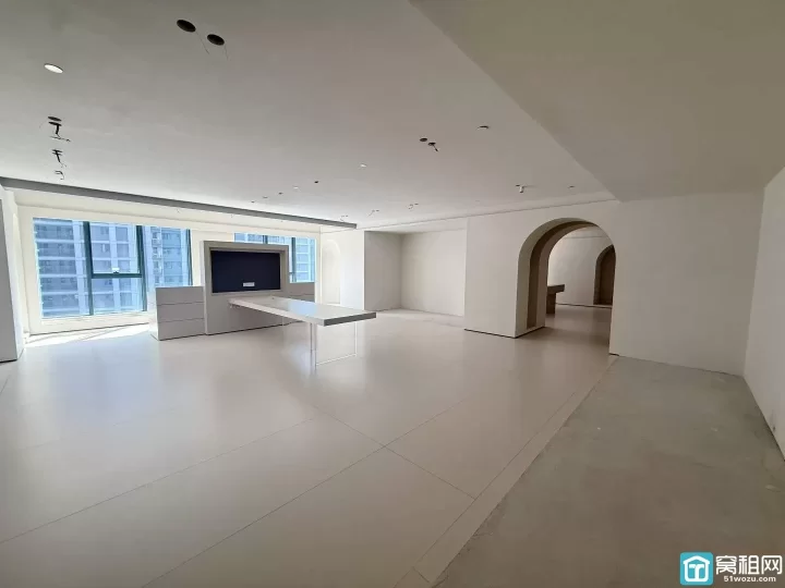 宁波和荣大厦386方，单价1.58，电梯口，朝南。