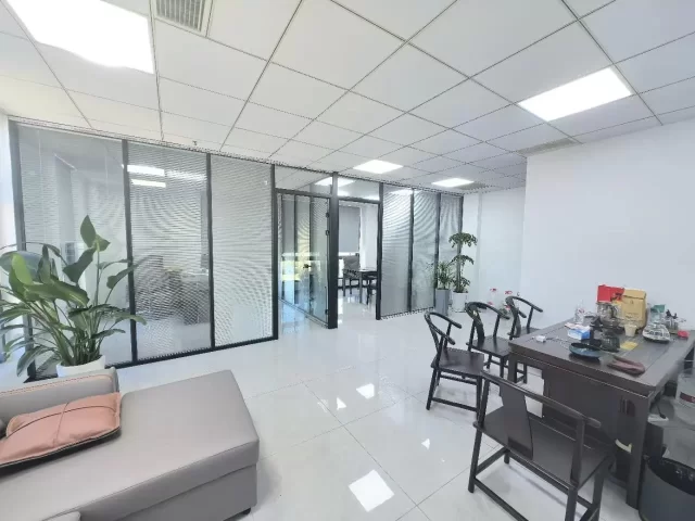 宁波鄞州区汇华大厦办公室115平出租 东北双面采光