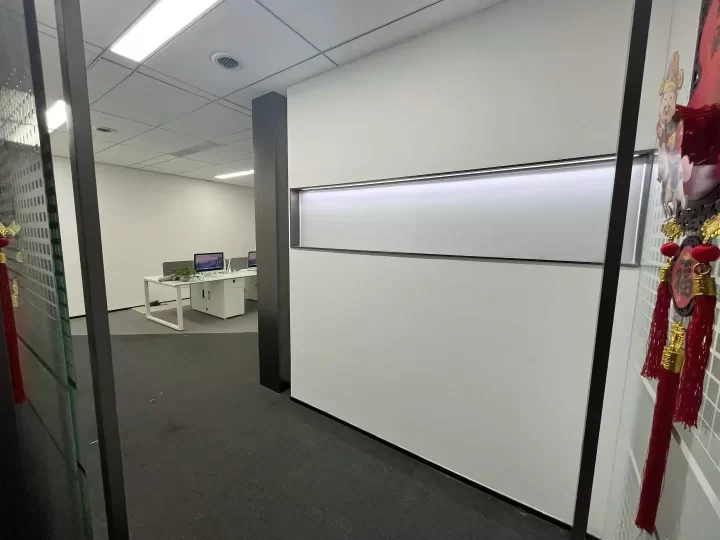 东部新城国际会展中心隔壁宁兴国贸大厦122平，格局已改好，稳定客户可配家具～