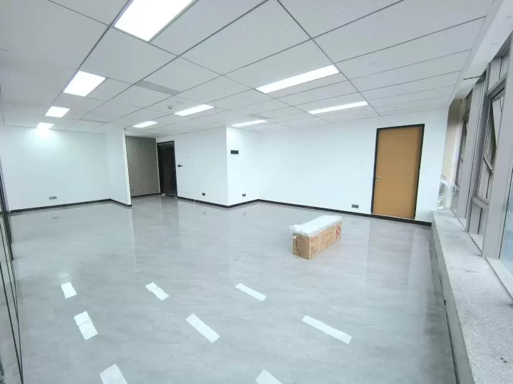 宁波城南商务大厦A座​160平方，豪装2隔间写字楼出租