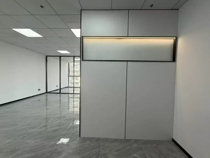 宁波星湖中心大厦出租 面积125平方 双面落地采光 可看湖景 2➕1格局 已配家具