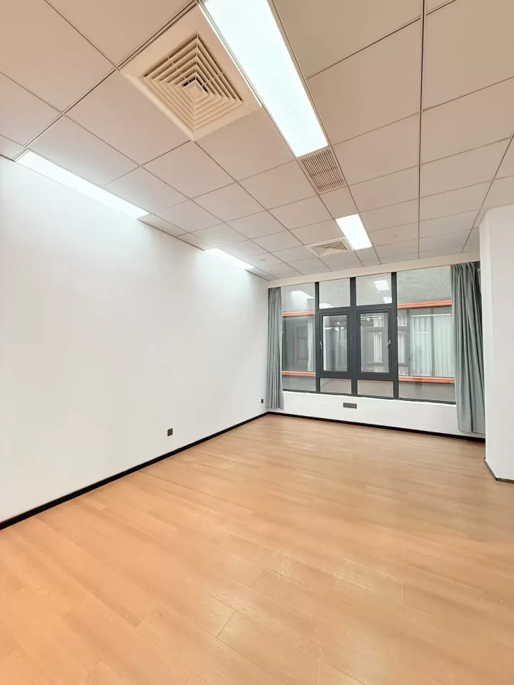 宁波明空间创业园 特价出租155平工作室！ 有玻璃天窗带杂物间